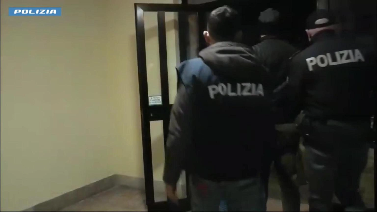 Cellulari E Droga In Carcere Arresti Tv Campi Flegrei