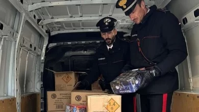 Fermato furgone con 350 kg di fuochi d'artificio