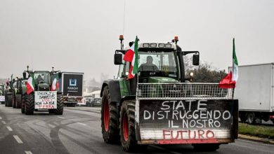 Protesta agricoltori, trattori in corteo